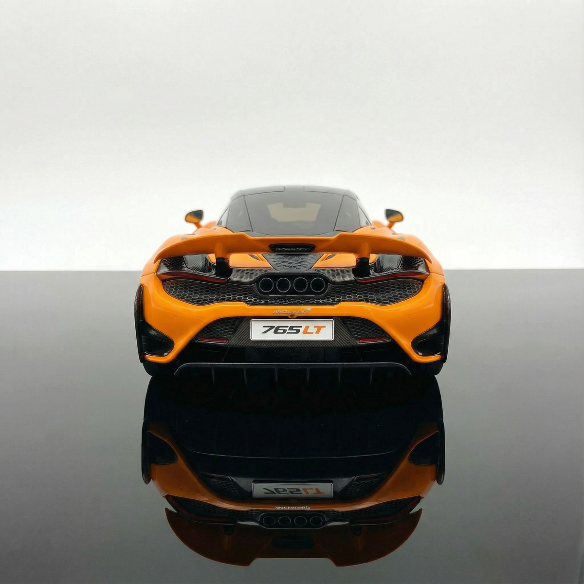McLaren 765 LT